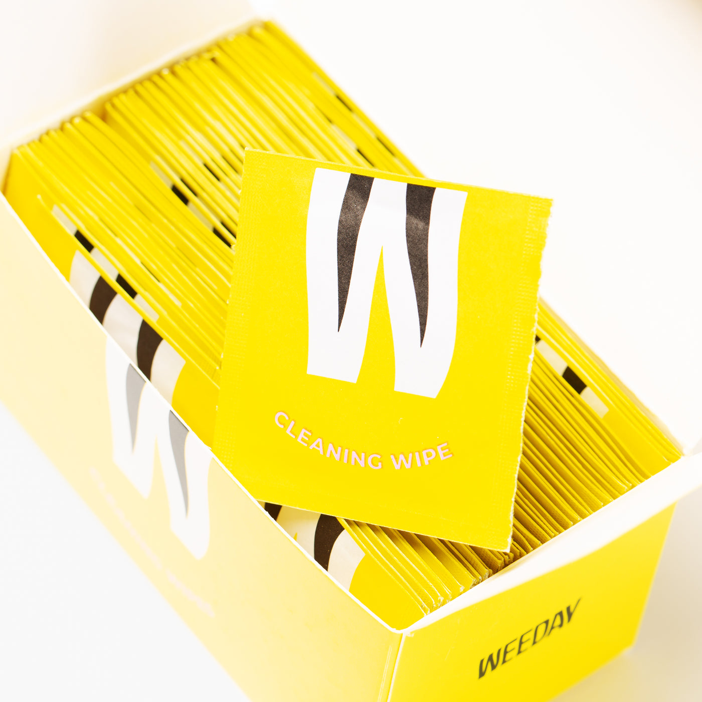 cleaning wipes packaging ecomm photo