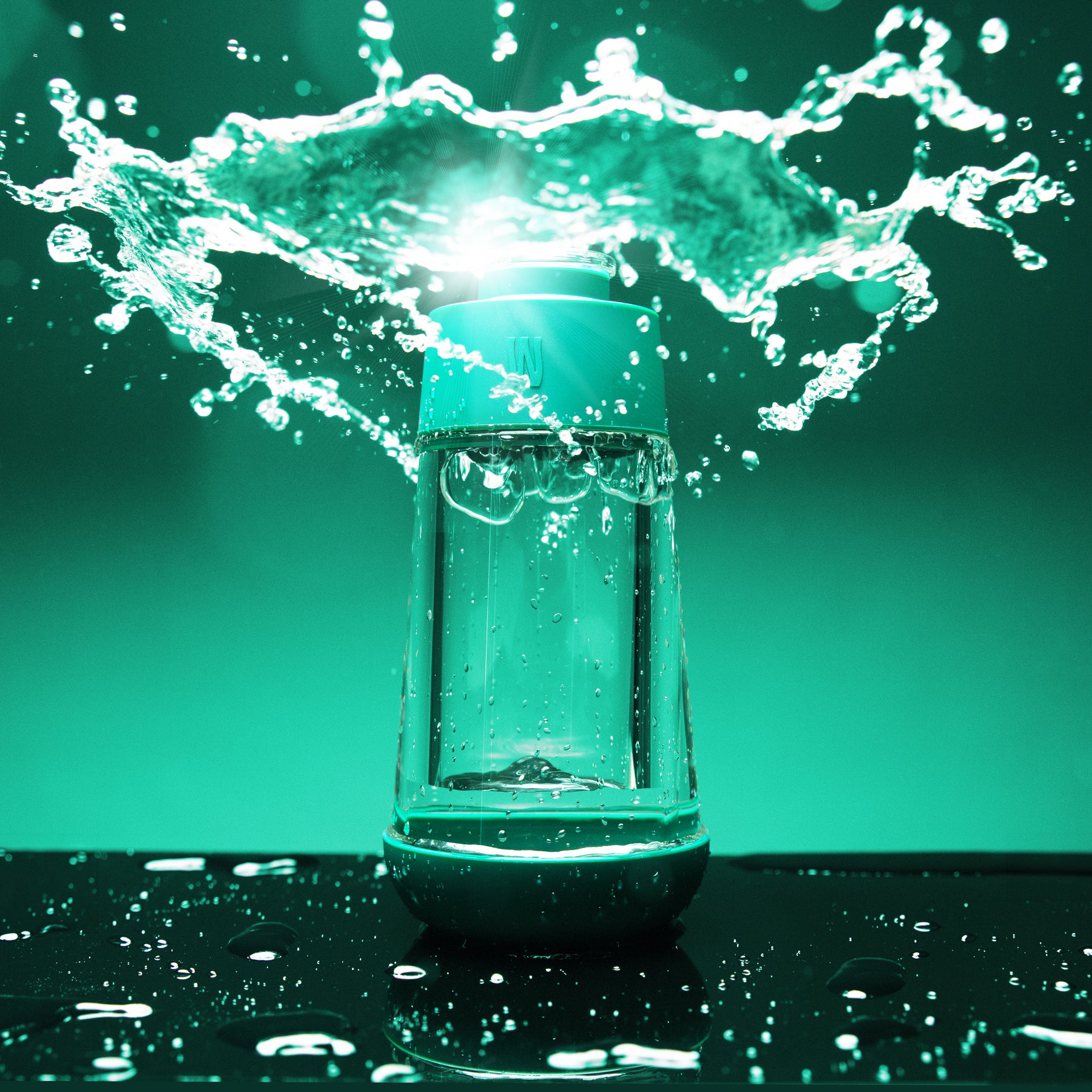 gravity bong styled with water splashing