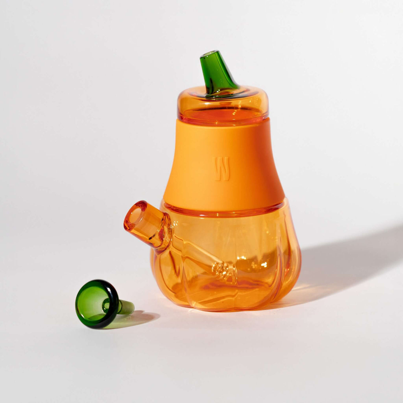 pumpkin-bubbler-bong-Halloween-limited-edition, without Downstem, white backdrop 